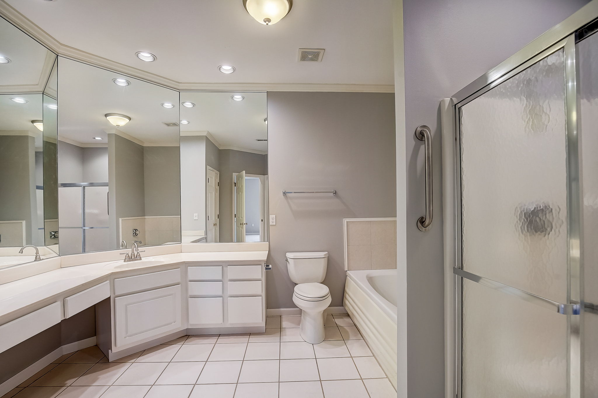 N30W23027 Pineview Cir, Pewaukee, WI 53072 ShowingTime+ Listing Media