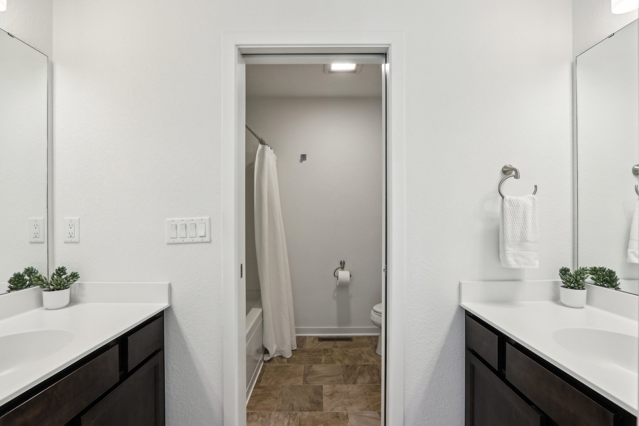 N3W27755 Cloverland Ln-1305-036.jpg