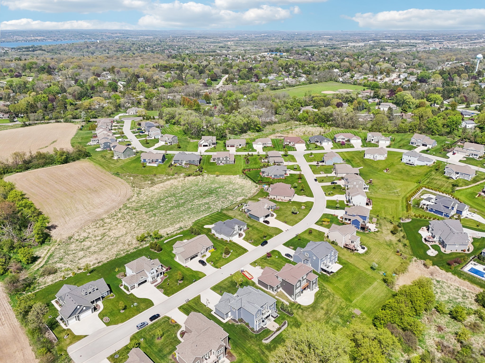 N3W27755 Cloverland Ln-1305-102.jpg