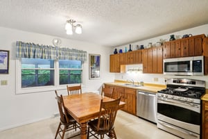 N4386 Friedel Ave-S0509-020.jpg