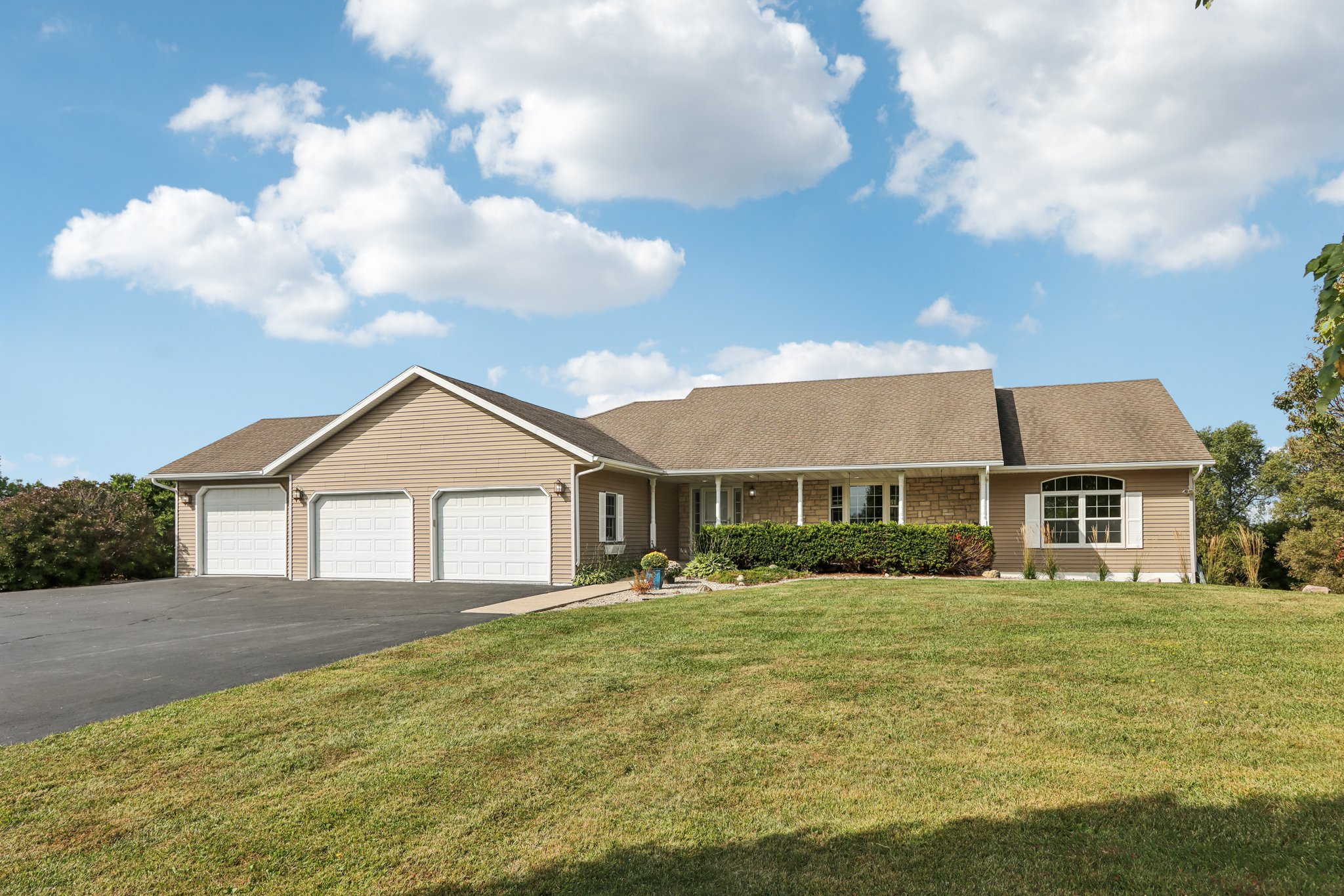 N5139 Granville Ct-S1109-002.jpg