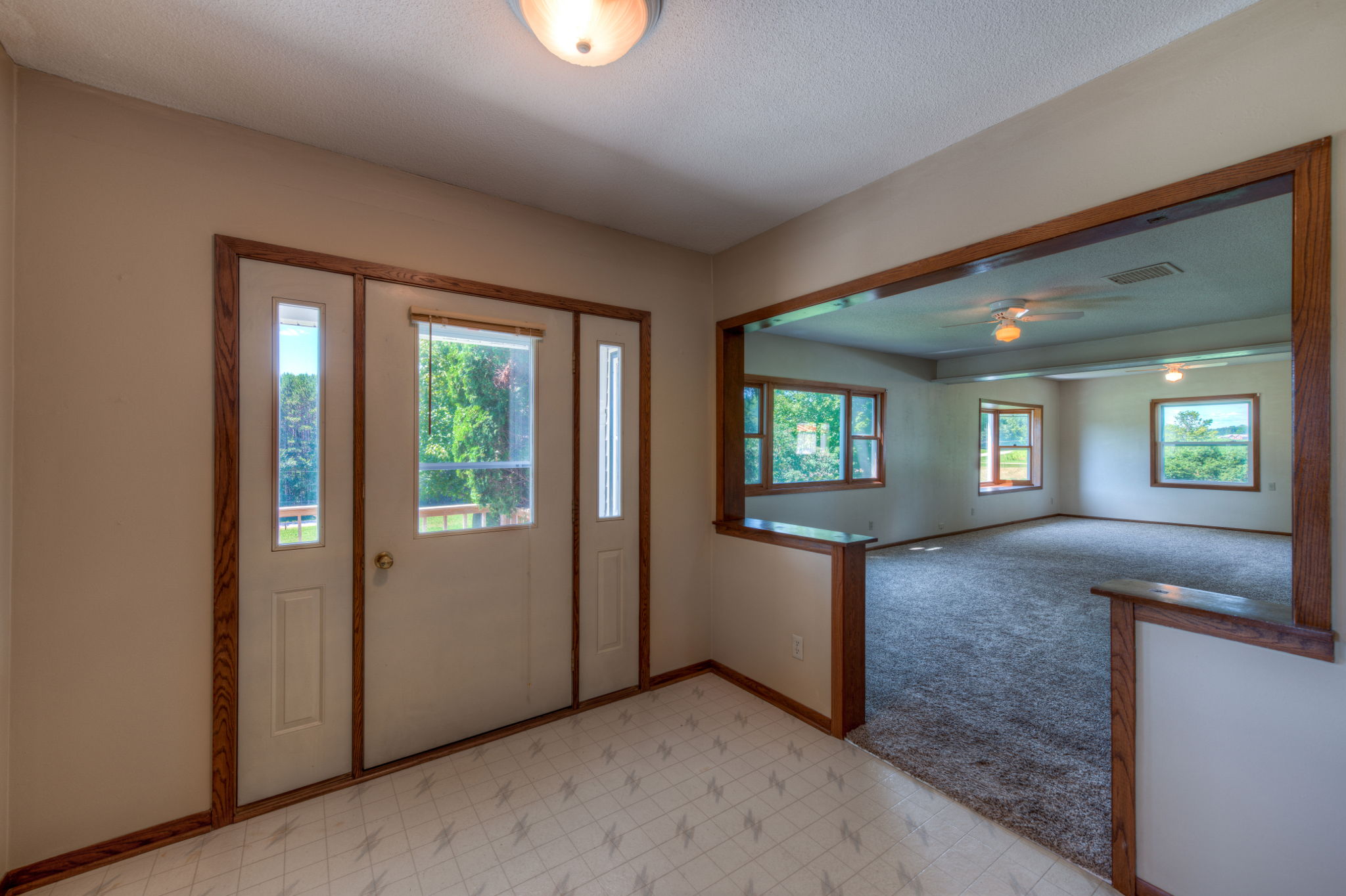 Foyer/Living Room