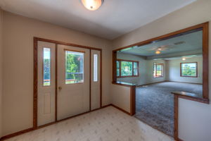 Foyer/Living Room
