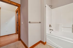 N51W34861 E Wisconsin Ave 1113-S3103-022.jpg