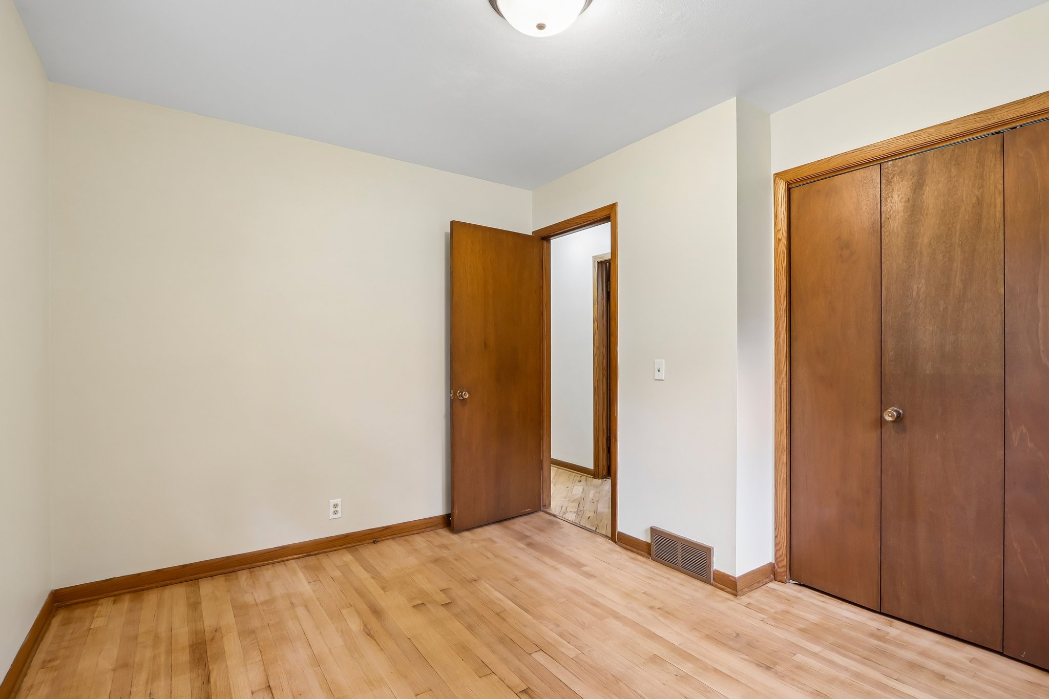 N5360 Bakertown Dr-S0108-025.jpg
