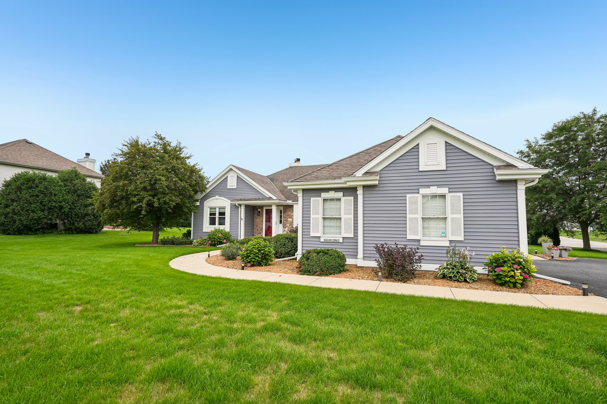 N64W13863 Cobblestone Dr-S1408-004.jpg