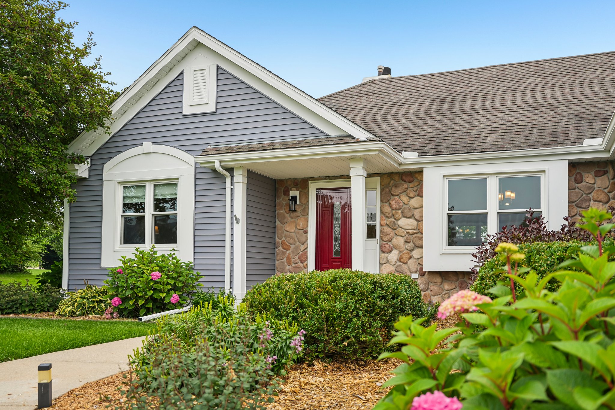 N64W13863 Cobblestone Dr-S1408-005.jpg