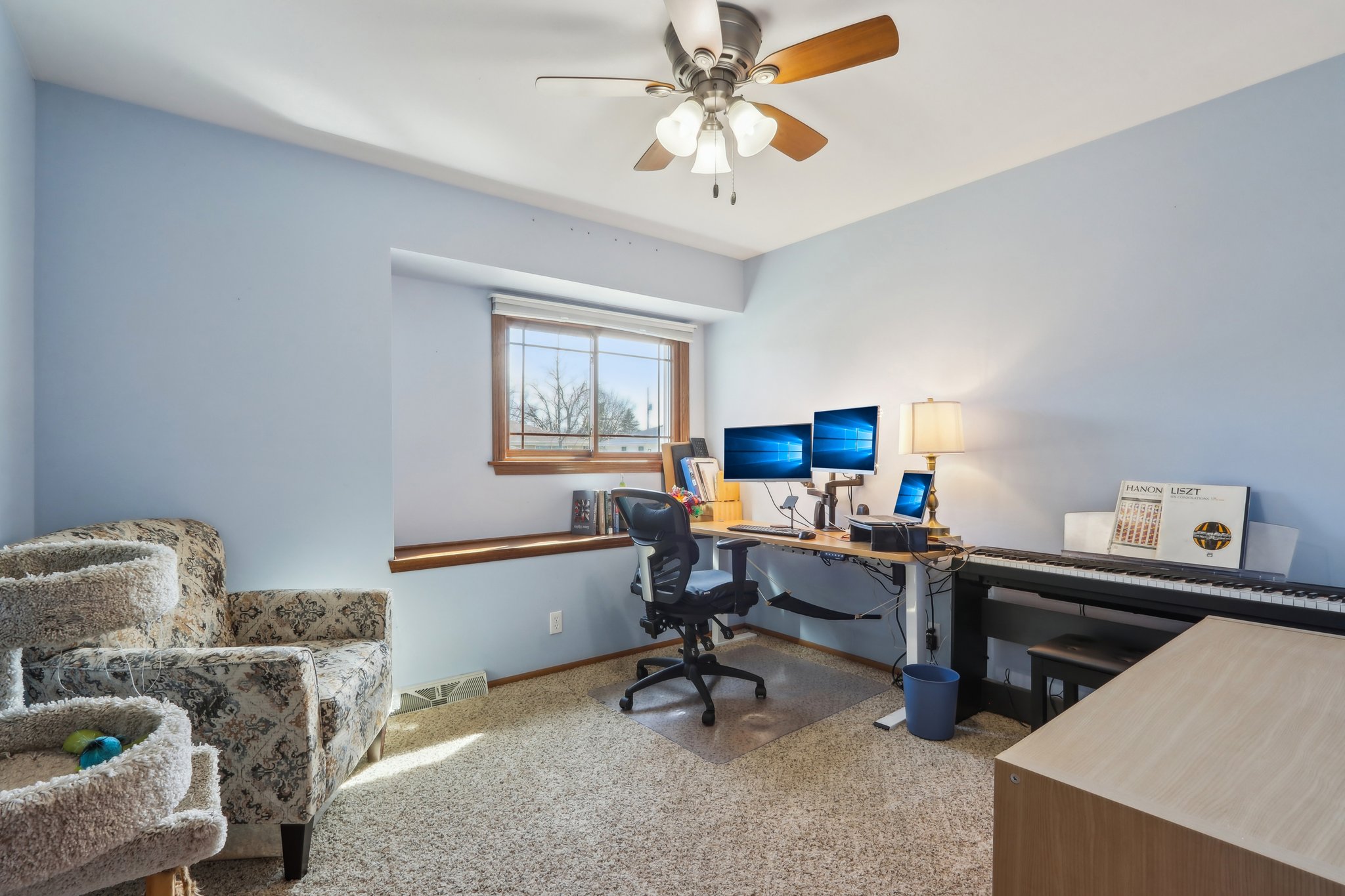 N86W14812 Rozanne Dr-0904-018.jpg