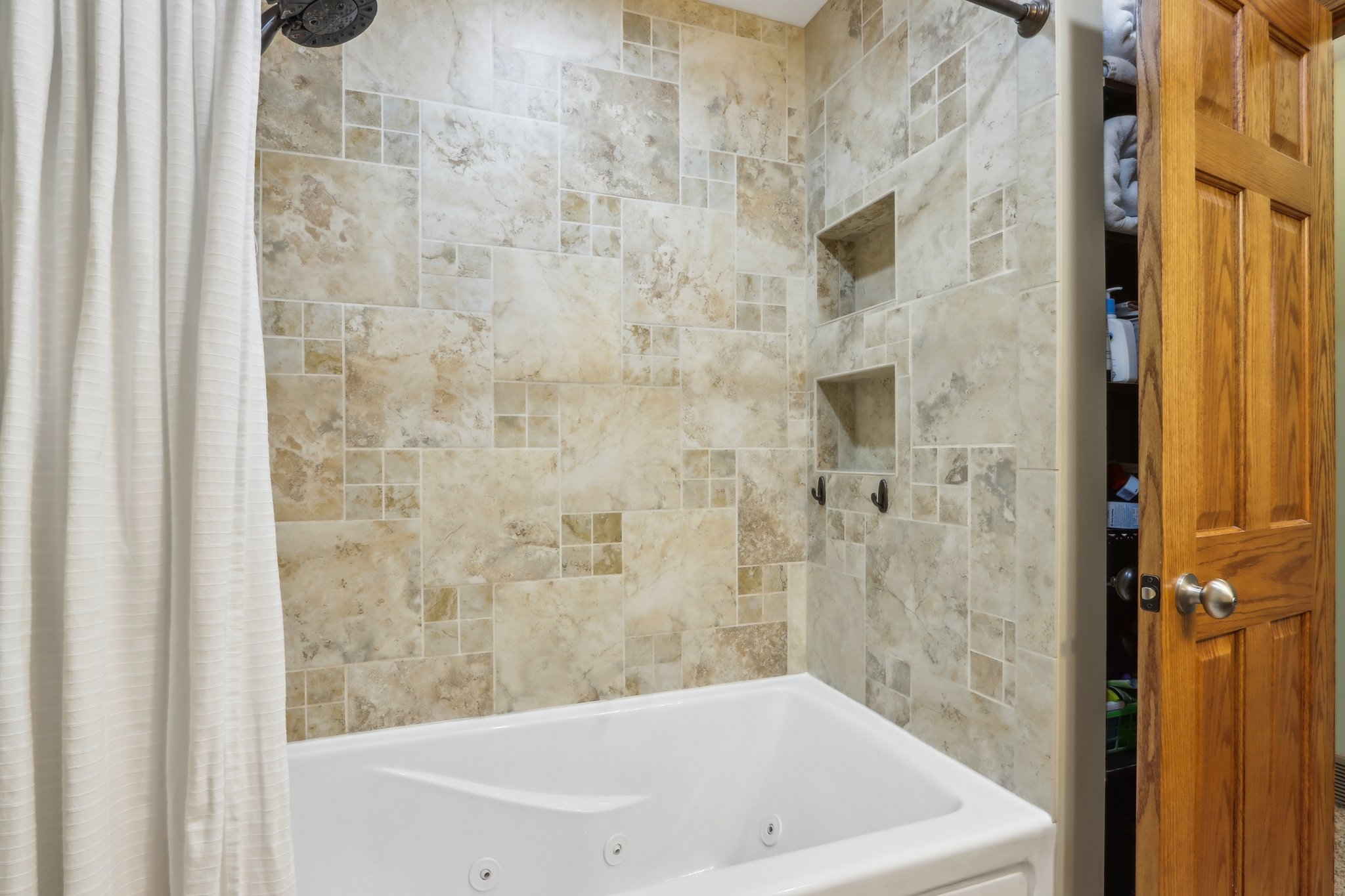 N86W14812 Rozanne Dr-0904-023.jpg