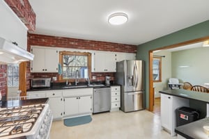 N86W14812 Rozanne Dr-0904-015.jpg
