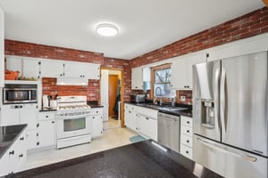 N86W14812 Rozanne Dr-0904-017.jpg