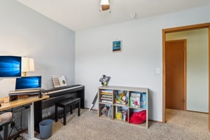 N86W14812 Rozanne Dr-0904-021.jpg