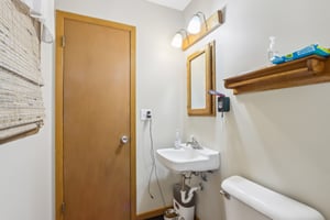 N86W14812 Rozanne Dr-0904-027.jpg