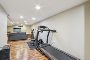 N86W14812 Rozanne Dr-0904-036.jpg