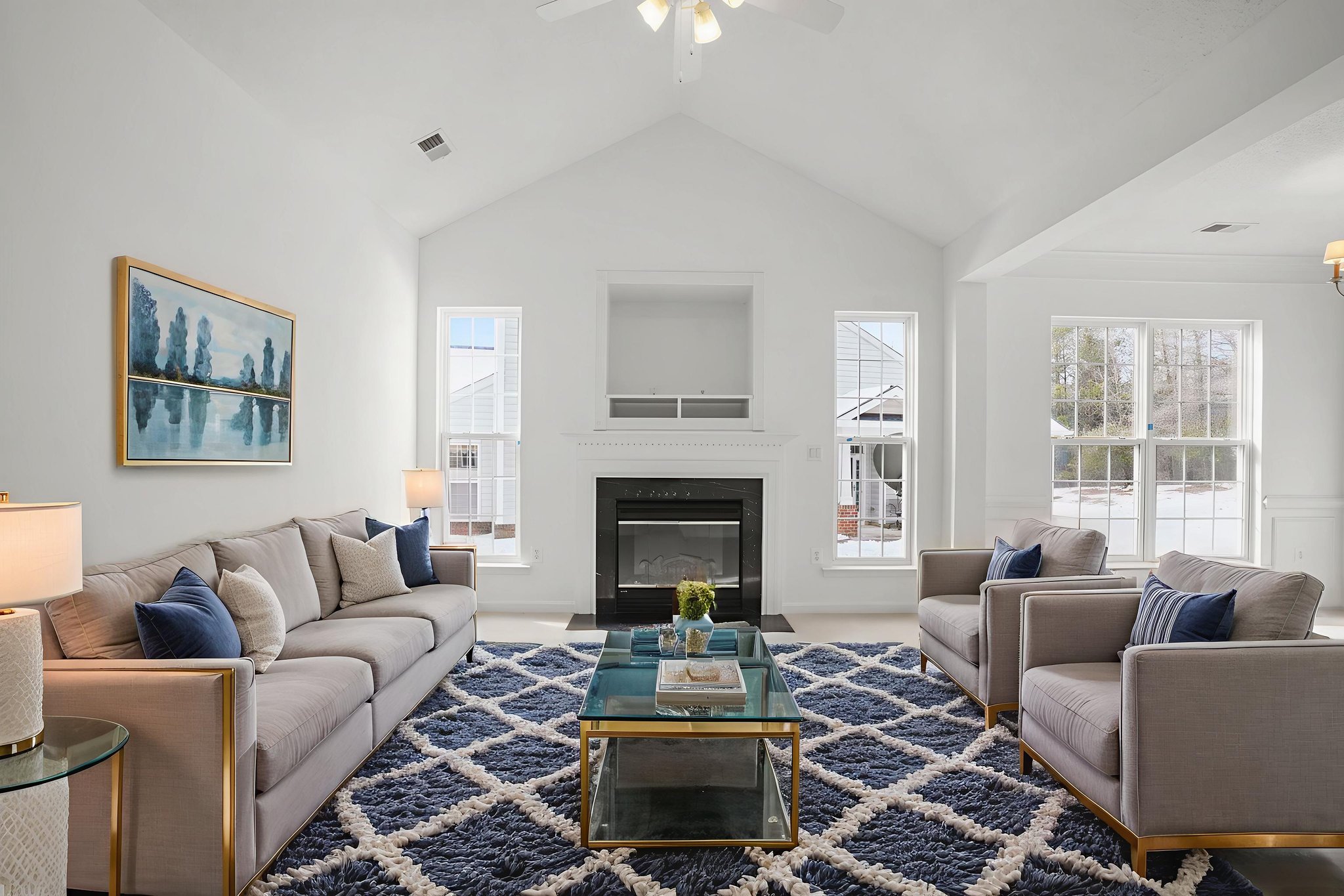 DSC05164 virtually staged.jpeg