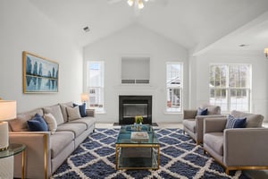 DSC05164 virtually staged.jpeg