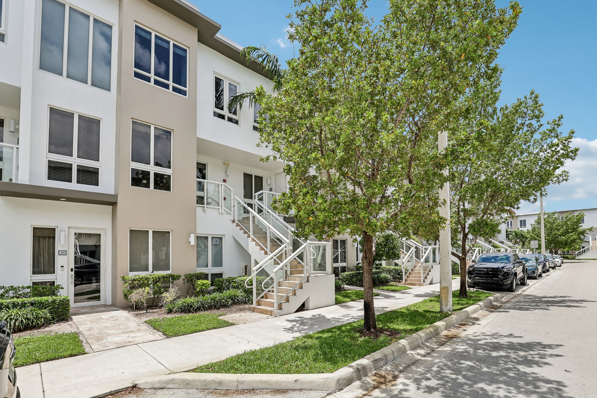 NW 63rd Terrace 203-S0706-002.jpg