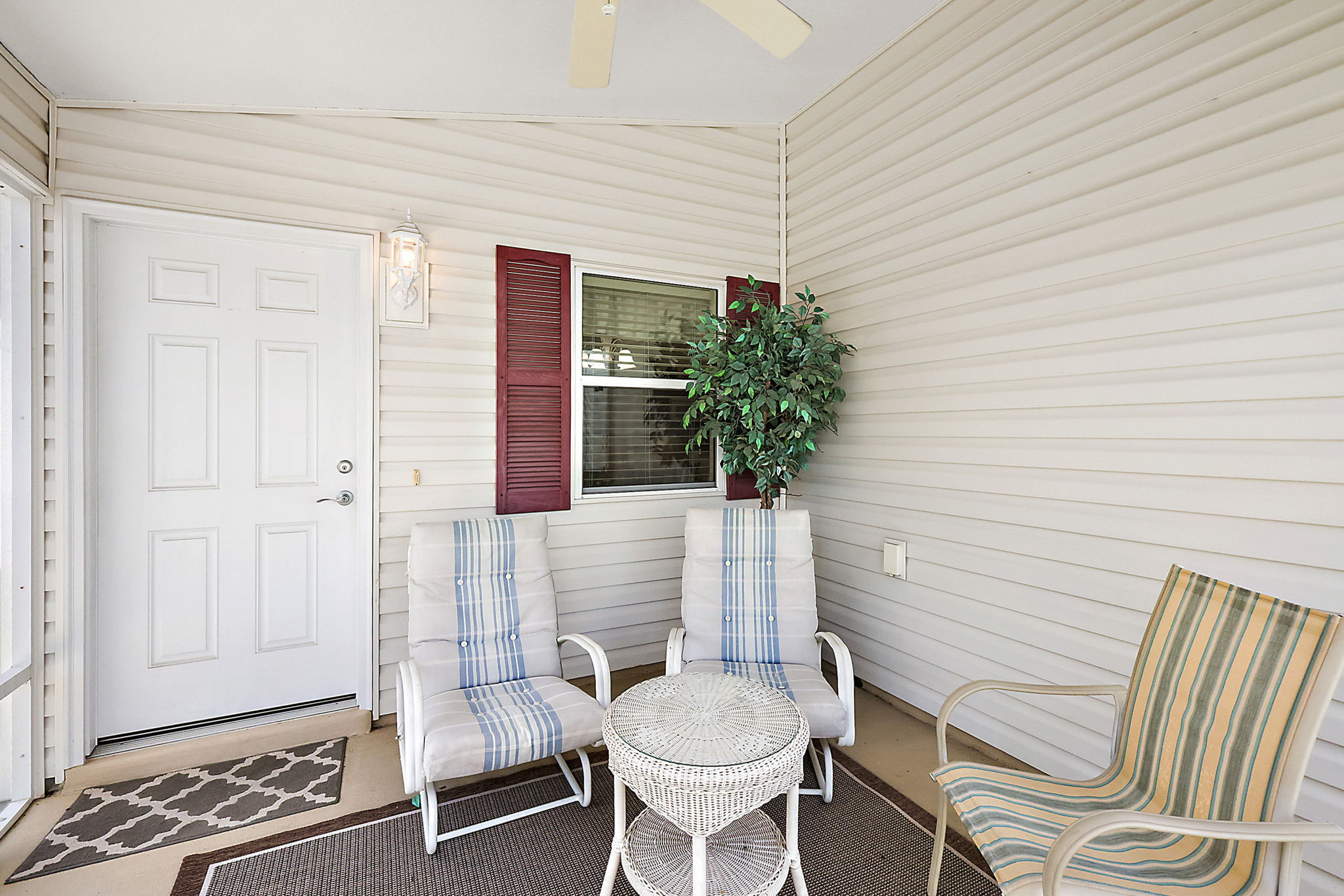 Front Porch/Entrance