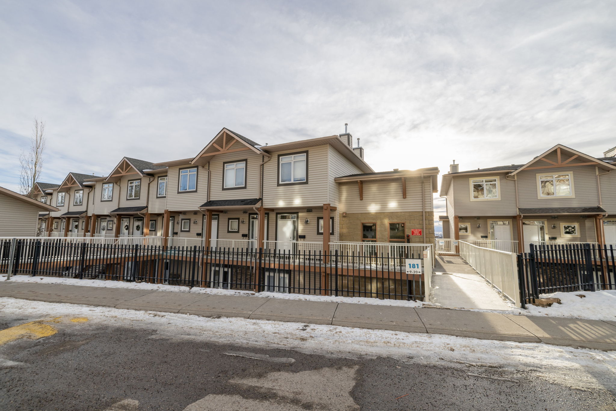 Rockyledge View NW, Calgary, AB T3G, Canada Photo 3