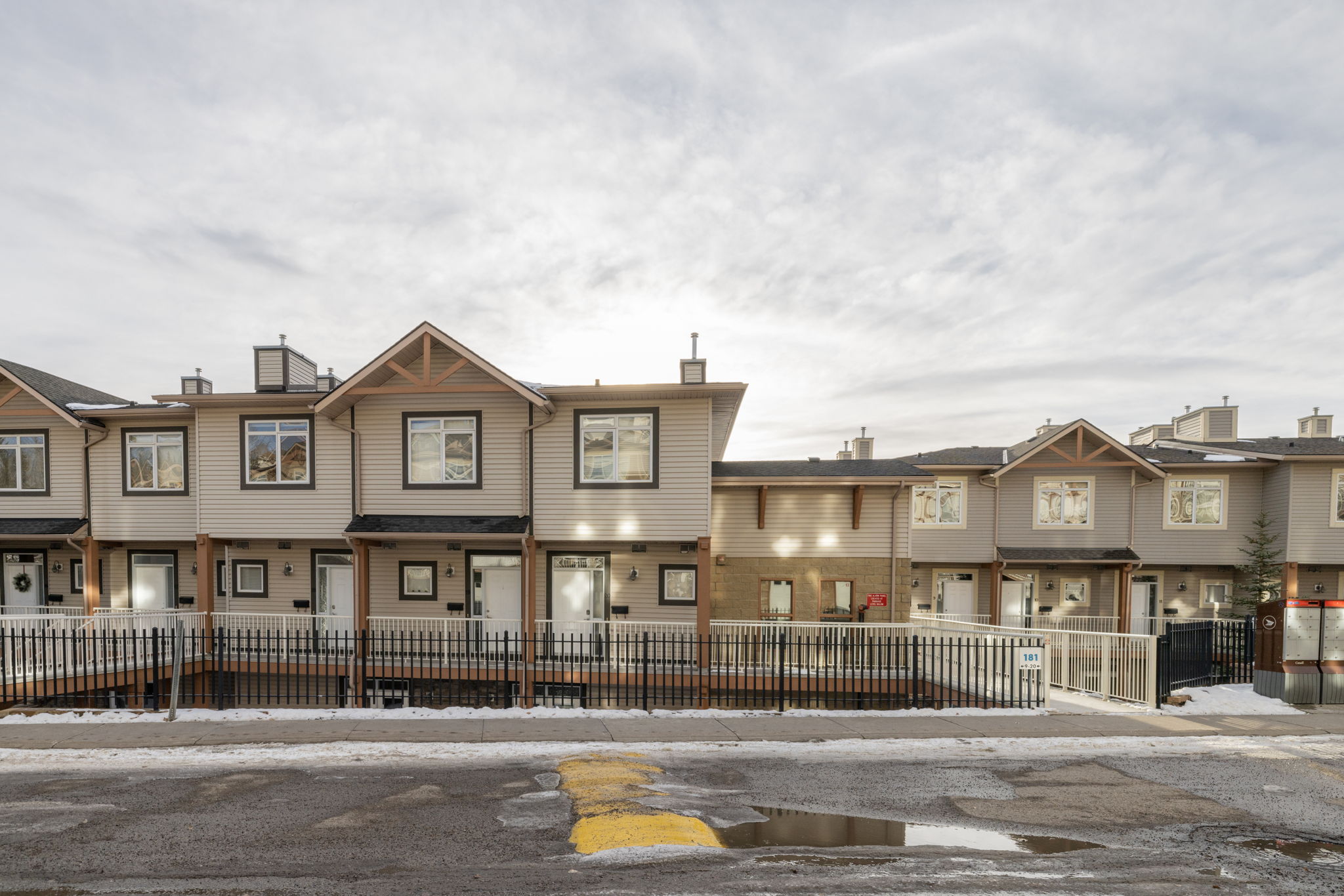 Rockyledge View NW, Calgary, AB T3G, Canada Photo 5