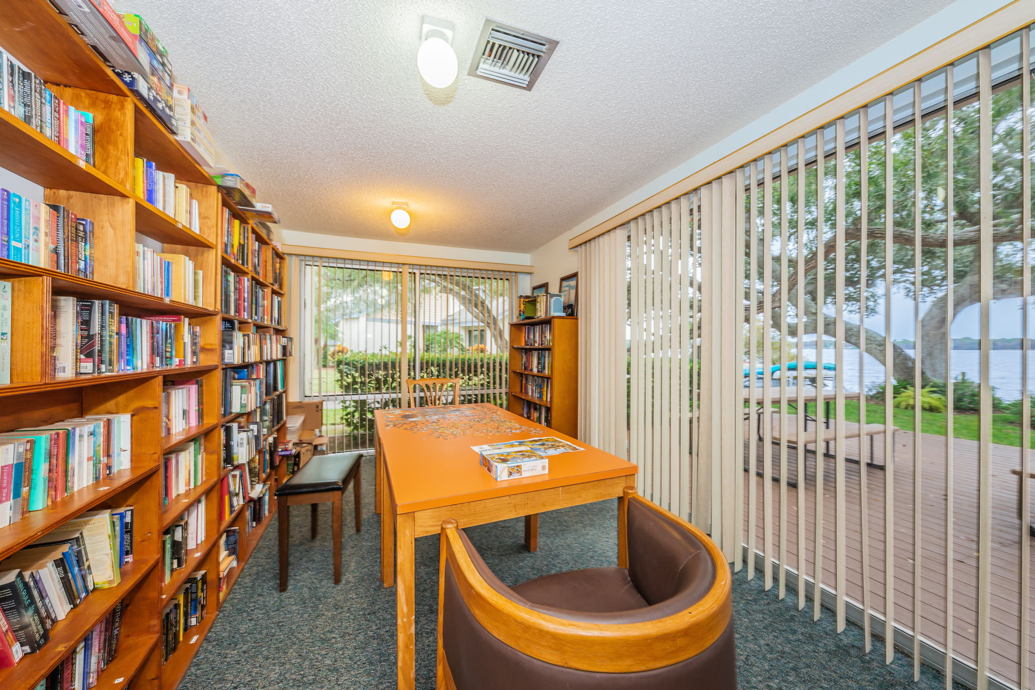16-Clubhouse Library