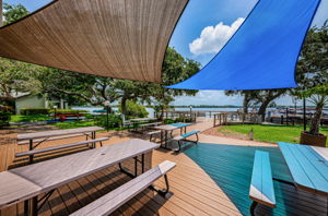 Clubhouse Deck2