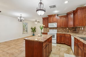 S Lawson Dr-S1308-028.jpg
