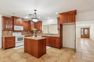 S Lawson Dr-S1308-029.jpg