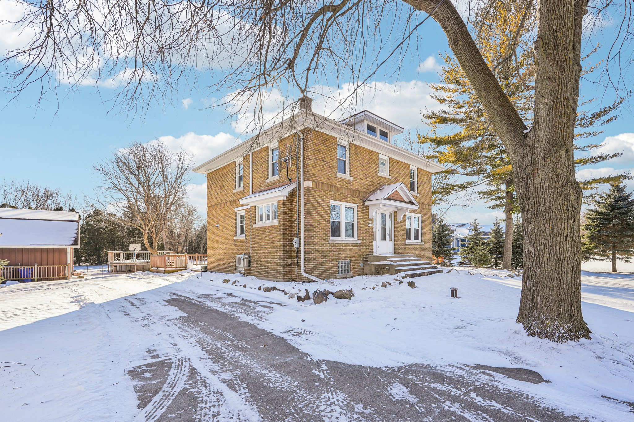 S73W14573 Woods Rd-S2001-002.jpg