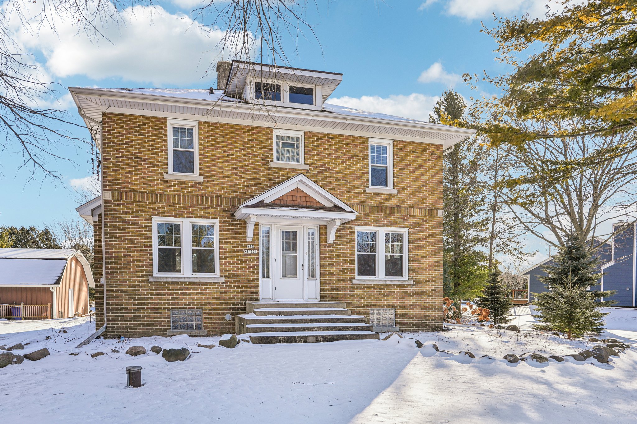 S73W14573 Woods Rd-S2001-003.jpg