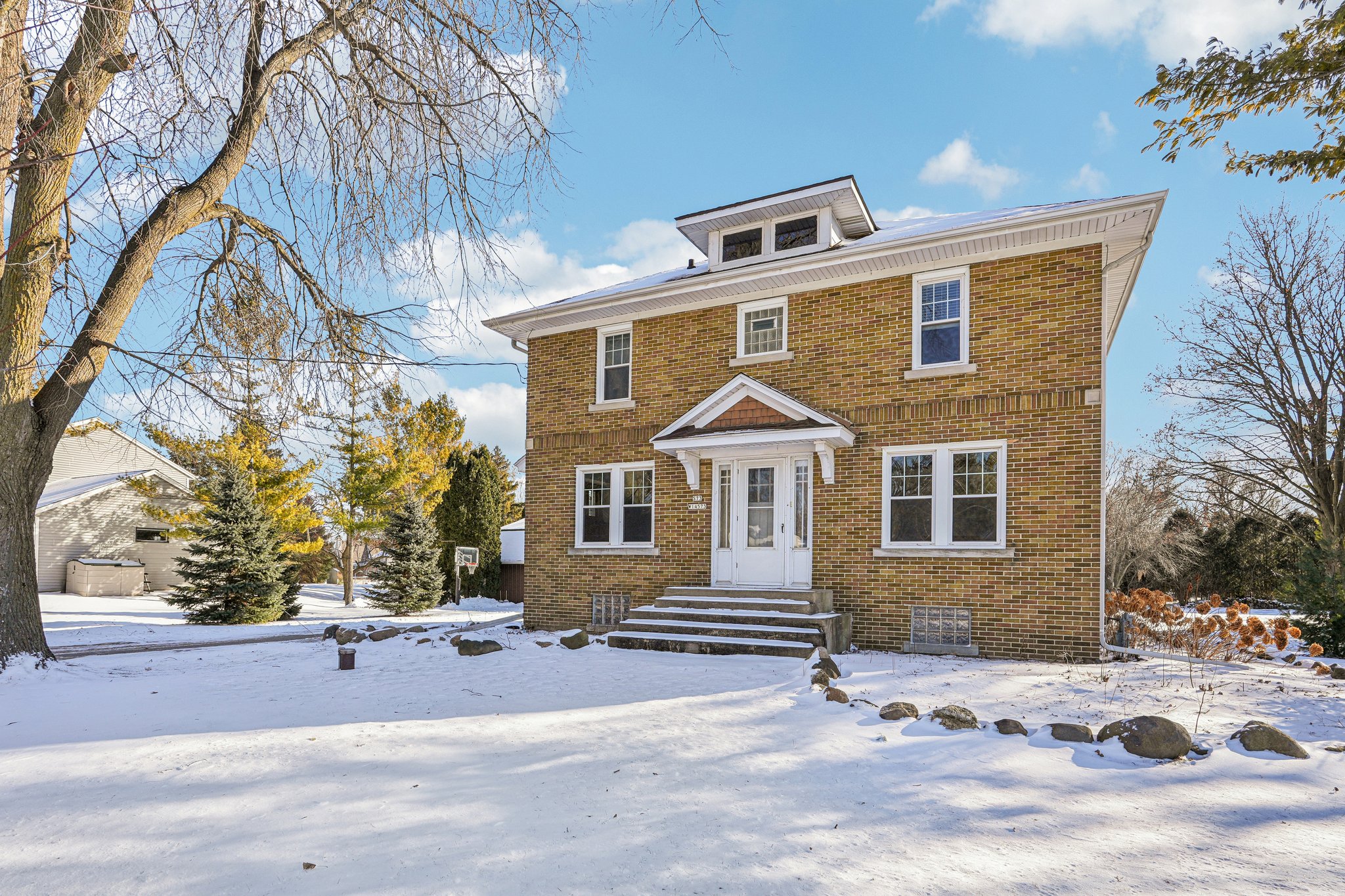 S73W14573 Woods Rd-S2001-004.jpg