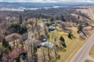 S9061 Meadowdale Rd-S1303-063.jpg