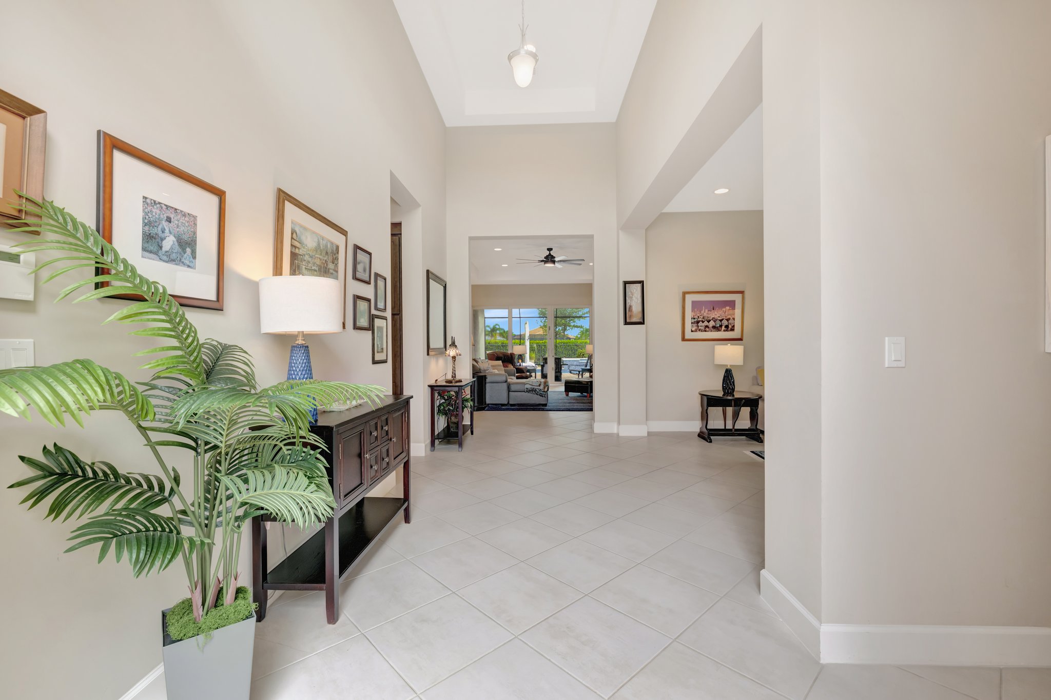 GRAND ENTRY FOYER
