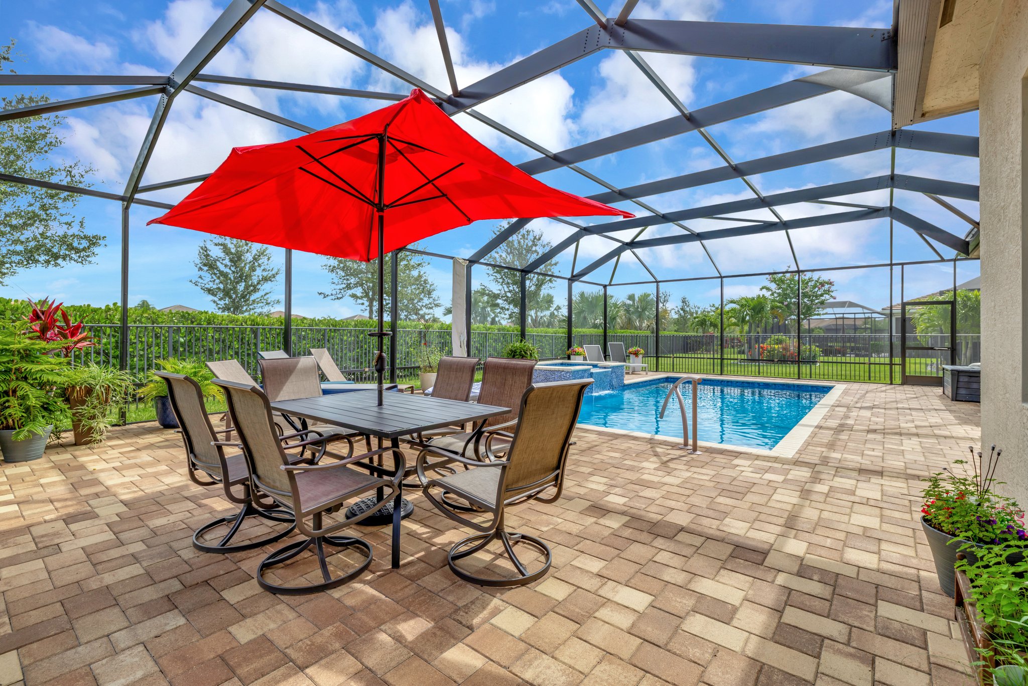 CUSTOM POOL WITH SPA HEATED & COOLED
