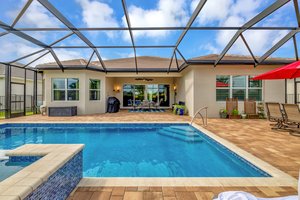 CUSTOM POOL WITH SPA HEATED & COOLED