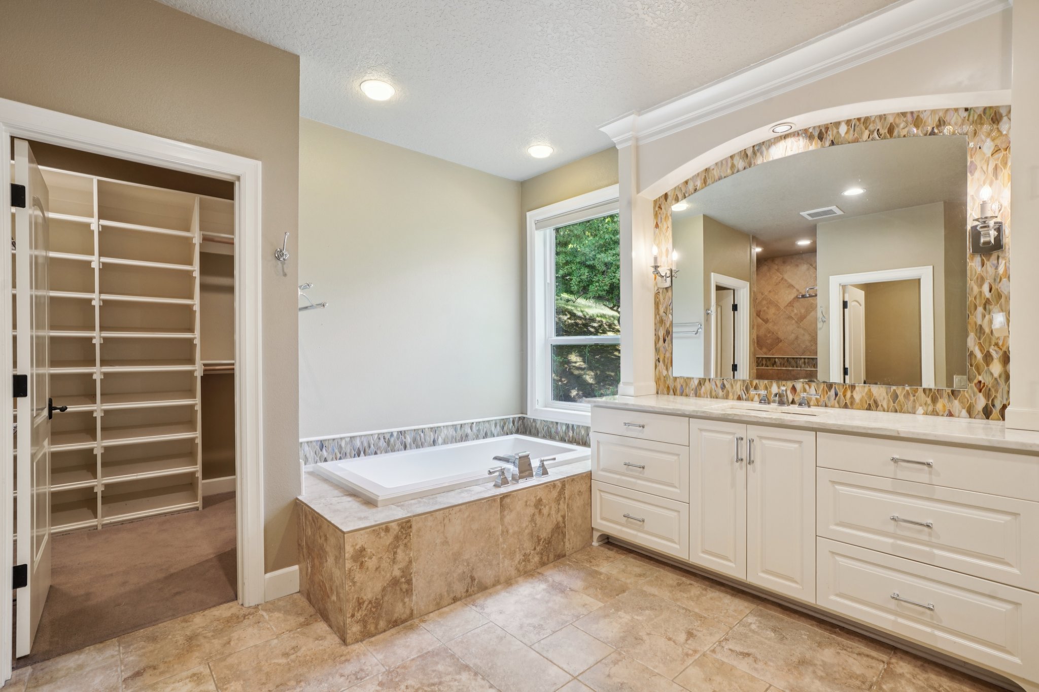 Tyndall Ct-S0608-042.jpg