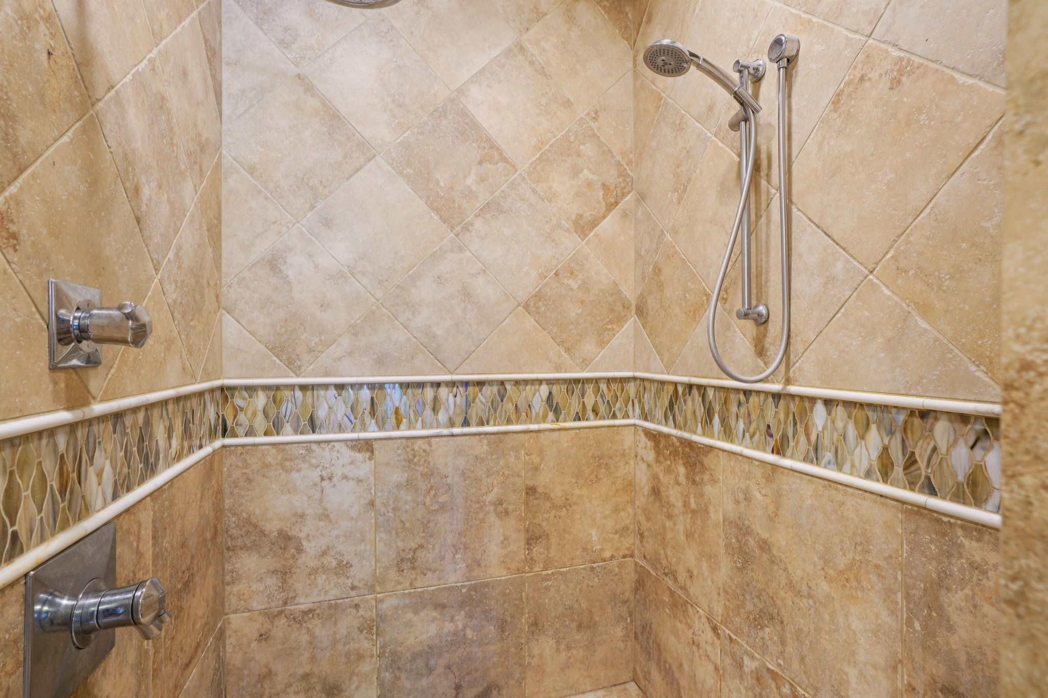 Tyndall Ct-S0608-046.jpg