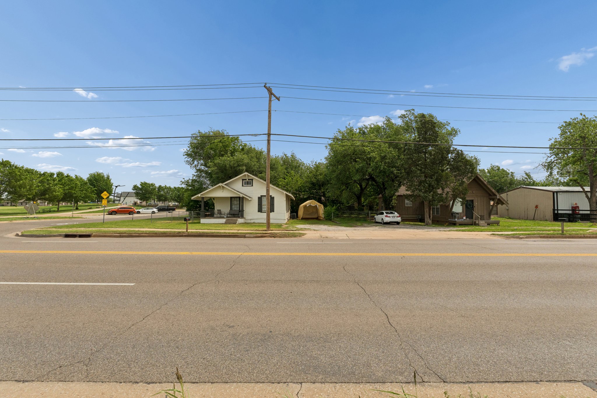 W Main St - S Kelly Ave_002.jpg