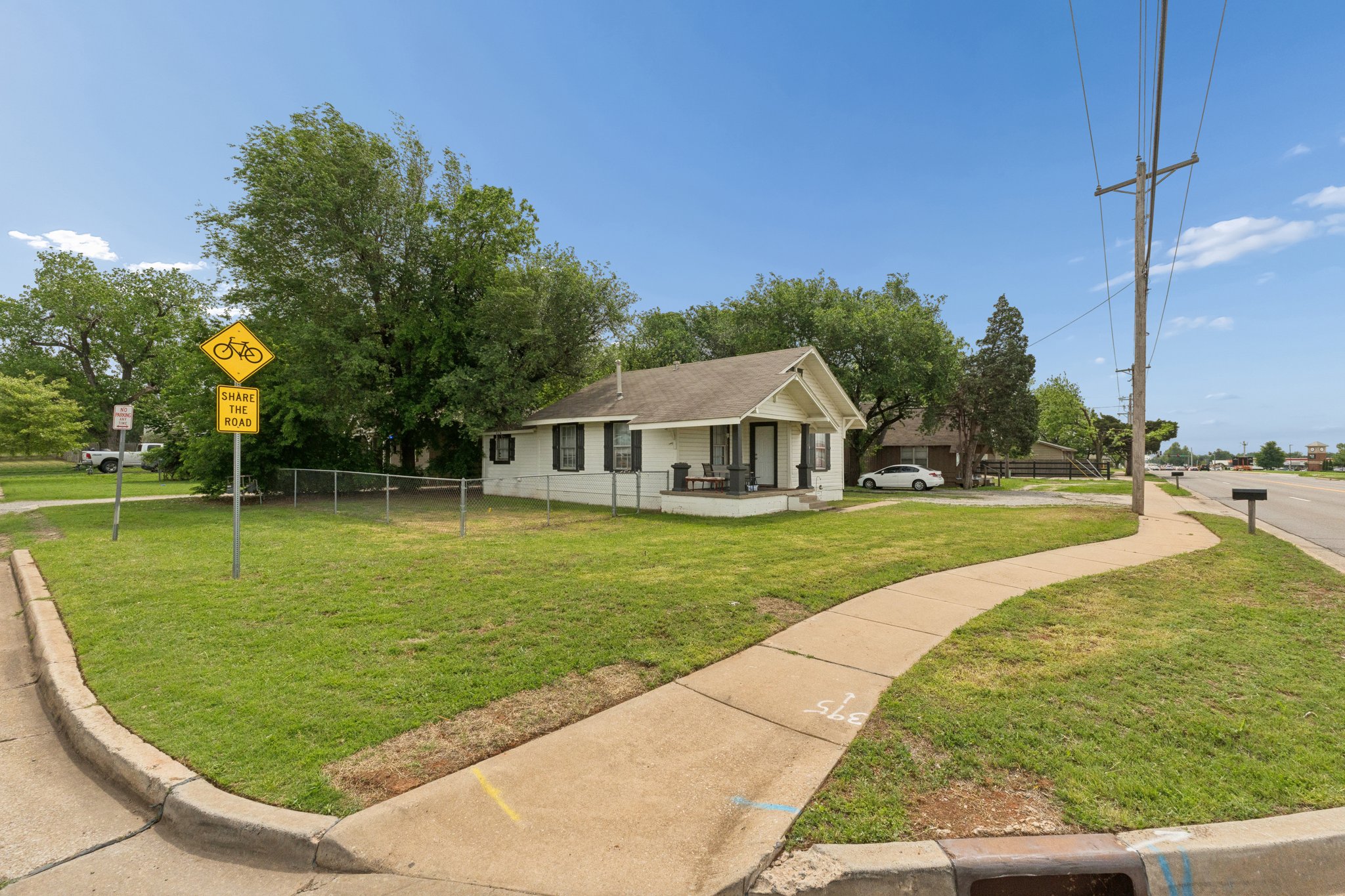W Main St - S Kelly Ave_008.jpg