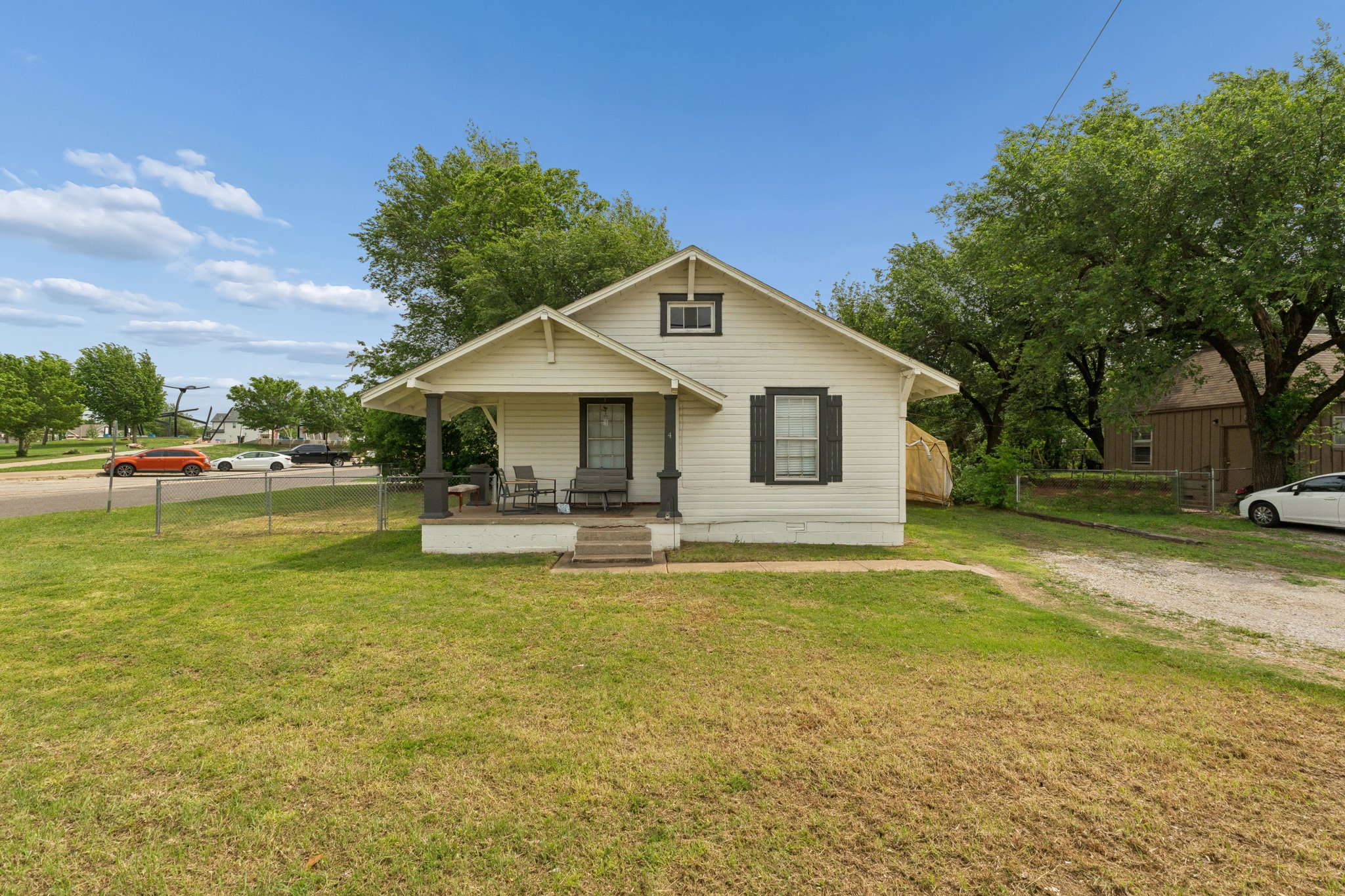 W Main St - S Kelly Ave_010.jpg