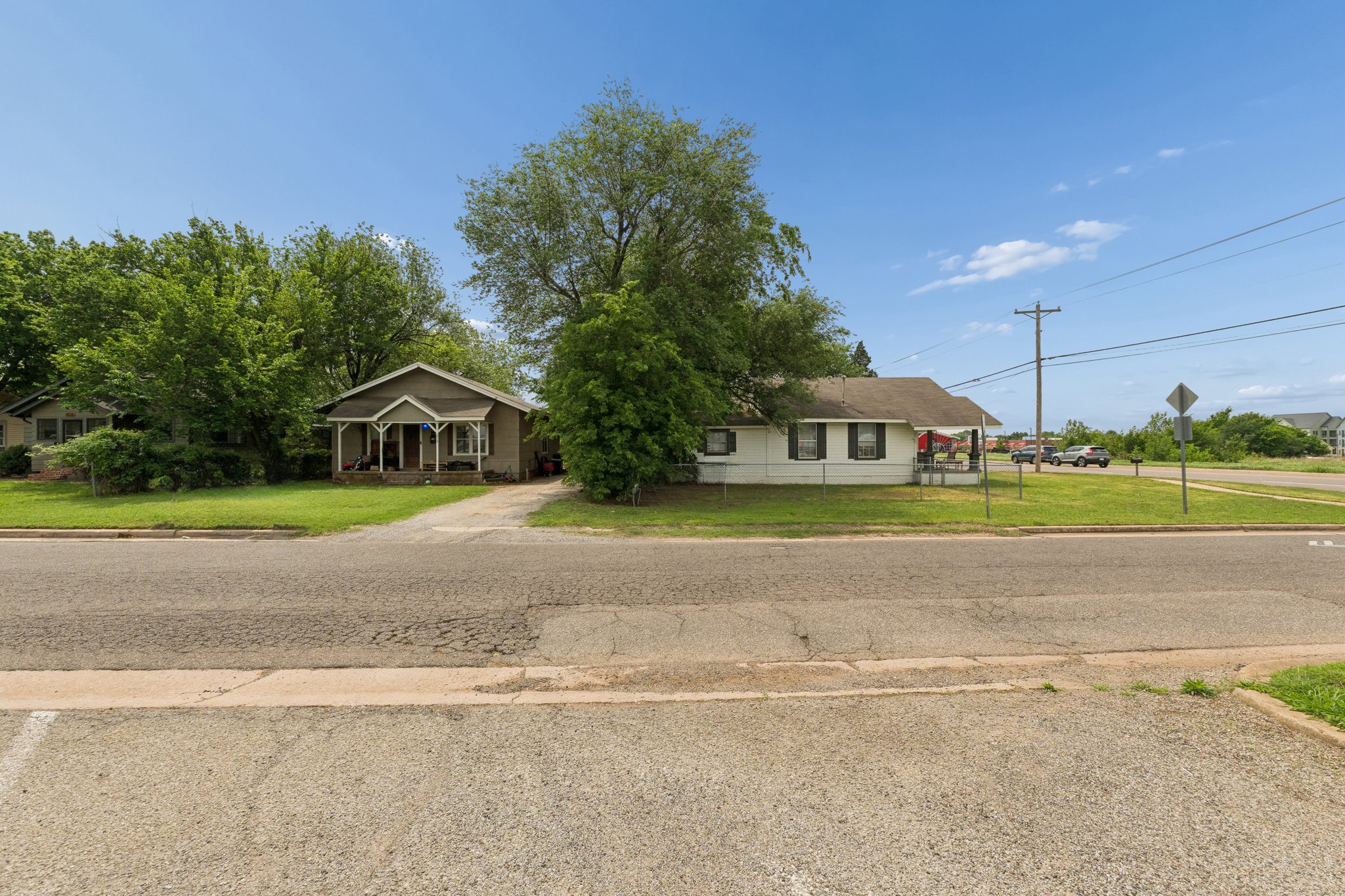 W Main St - S Kelly Ave_011.jpg