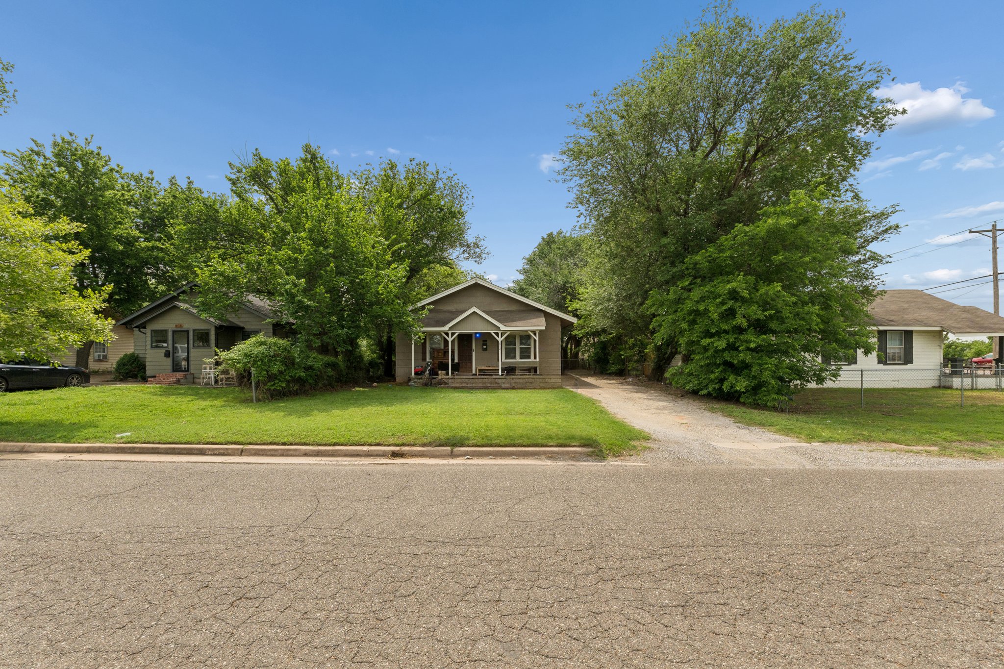 W Main St - S Kelly Ave_012.jpg