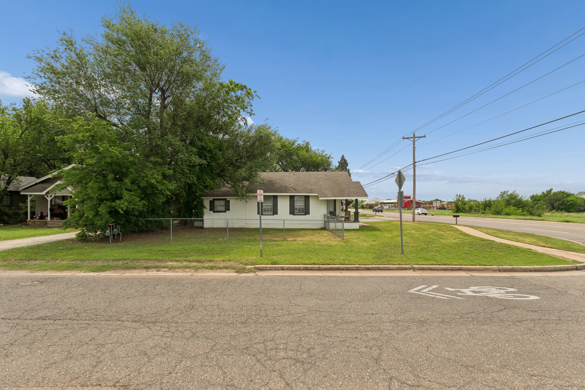 W Main St - S Kelly Ave_013.jpg