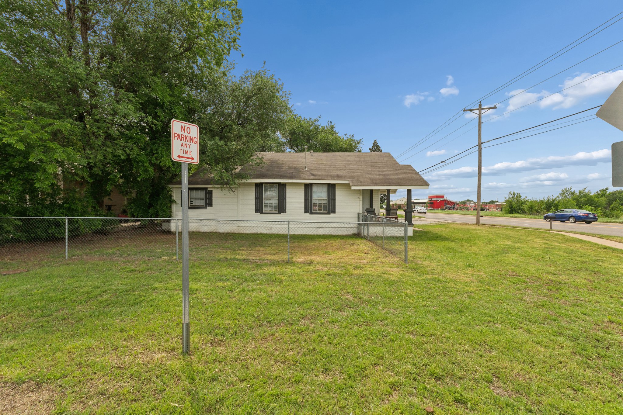 W Main St - S Kelly Ave_014.jpg
