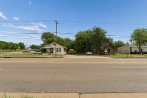 W Main St - S Kelly Ave_001.jpg