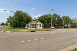 W Main St - S Kelly Ave_004.jpg