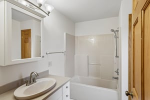 W12242 W Clarkson Rd-S2607-056.jpg