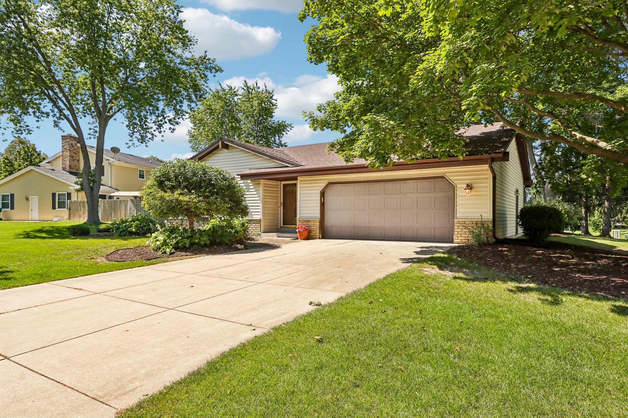 W167N10425 Bridle Path-S2608-002.jpg