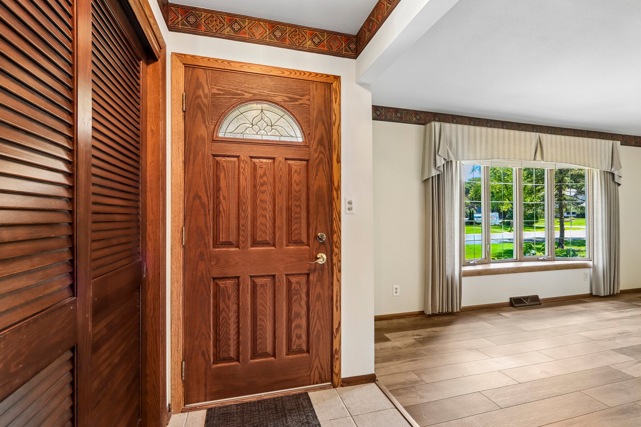W167N10425 Bridle Path-S2608-006.jpg