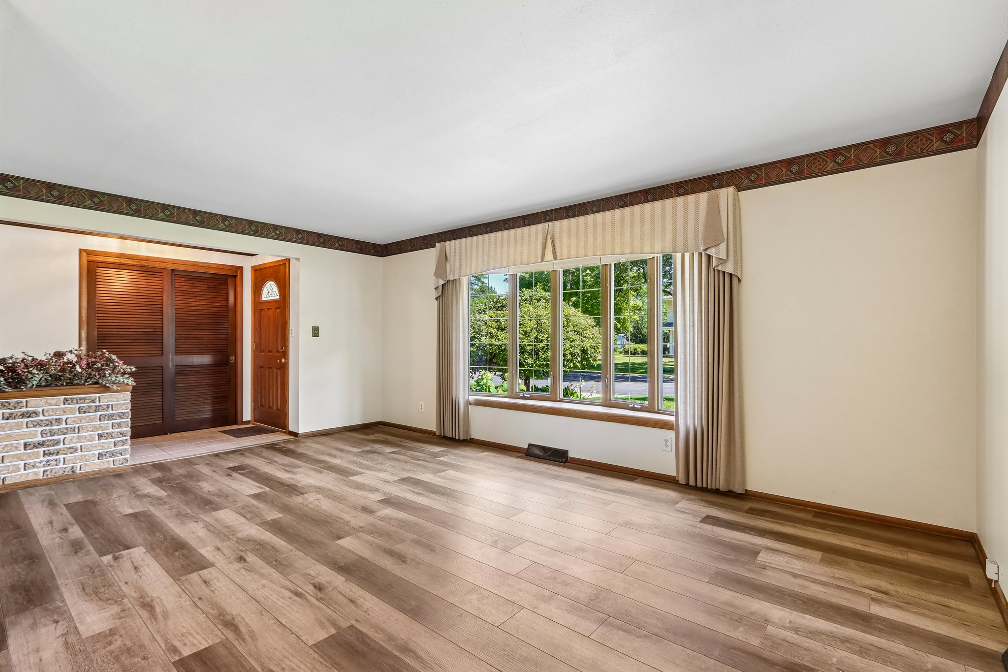 W167N10425 Bridle Path-S2608-011.jpg